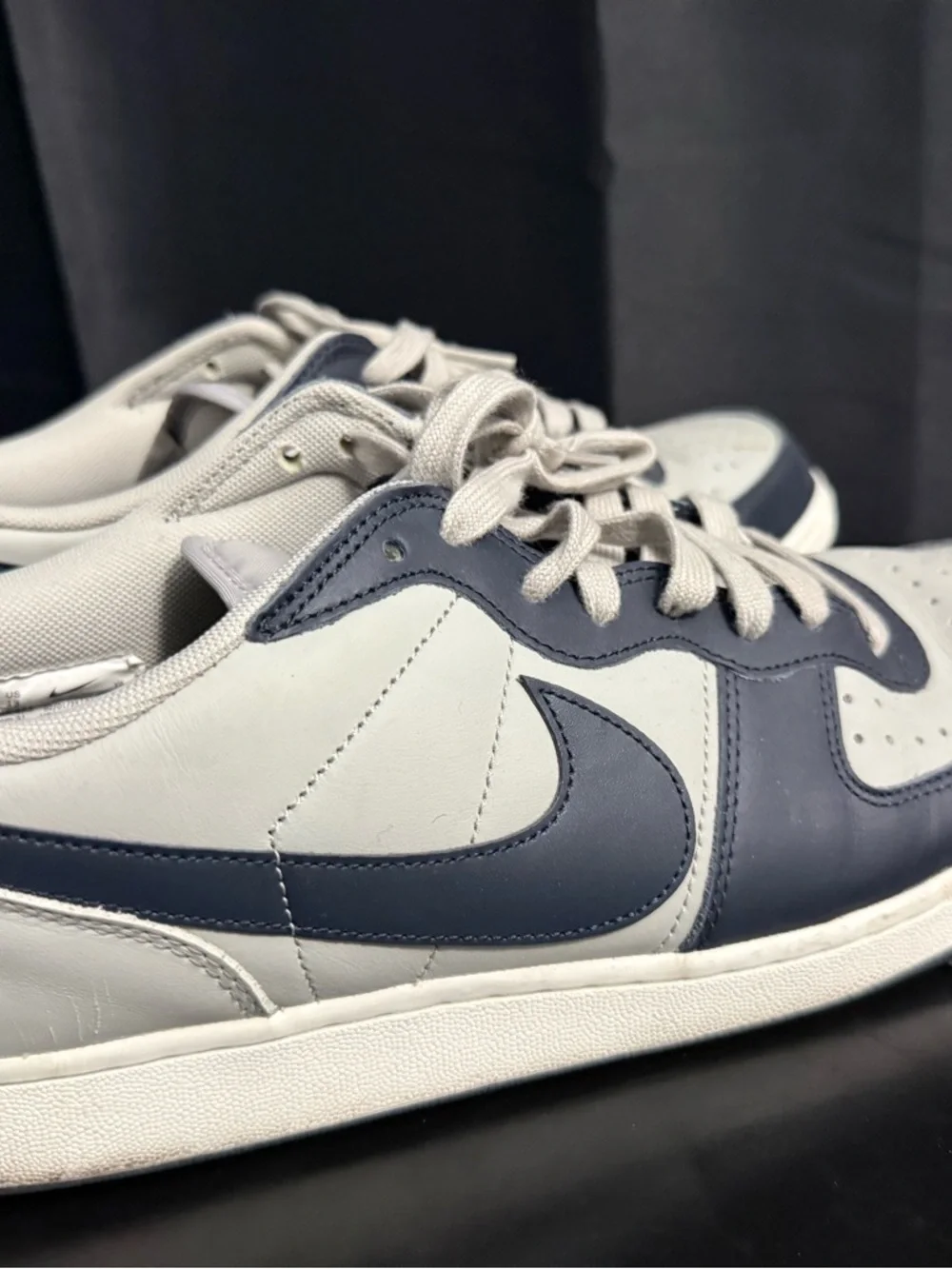 Nike Men's Low-Top Sneakers in Gray and Navy Blue